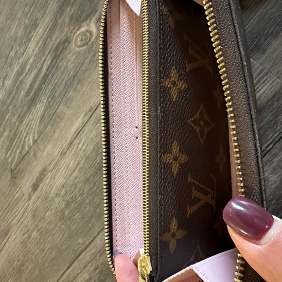 Louis Vuitton Monogram Wallet - Picture 9 of 9
